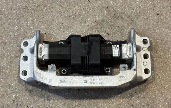 Mercedes-Benz E W214 Gearbox mounting bracket A2062401801