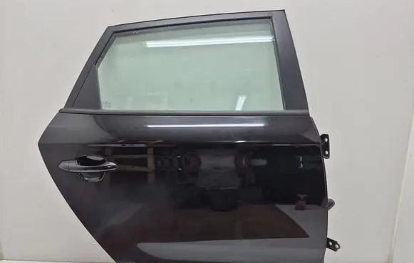 KIA Carens III Rear door