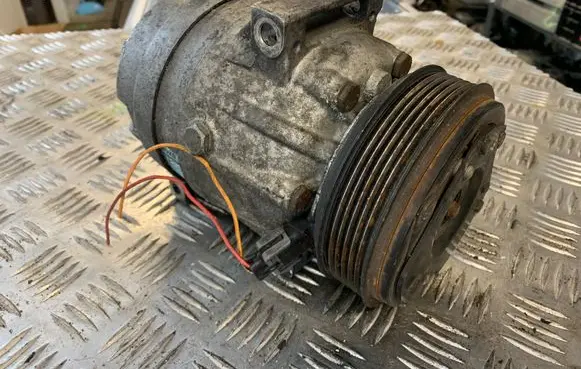 Renault Laguna II Air conditioning (A/C) compressor (pump) 820021822