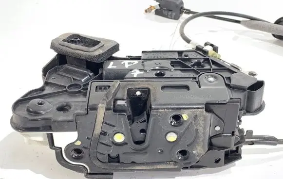 Volkswagen Polo V 6R Front door lock 5K1837015D