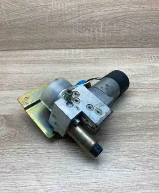 BMW 7 E65 E66 Tailgate hydraulic pump motor 7015009 HB70087002