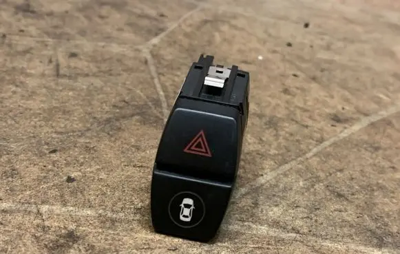 BMW 2 F45 Hazard light switch 9354186