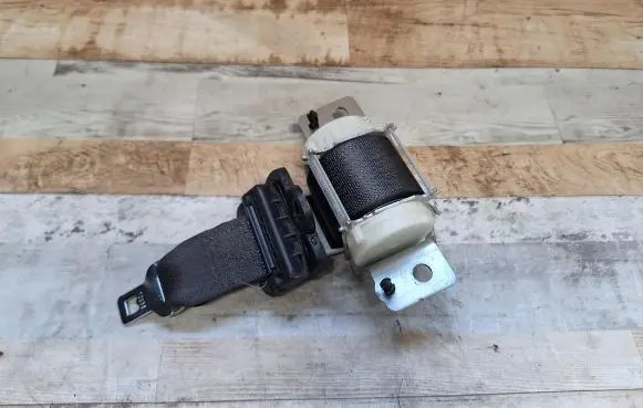 Chrysler Grand Voyager V Middle seatbelt (rear) 040777