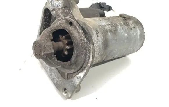 Peugeot 208 Starter motor 9671530880