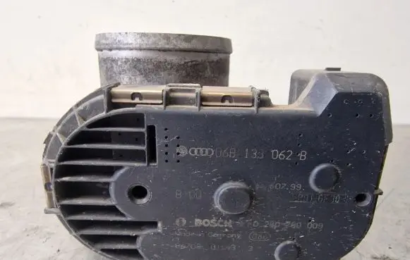 Volkswagen PASSAT B5 Throttle valve 06B133062B