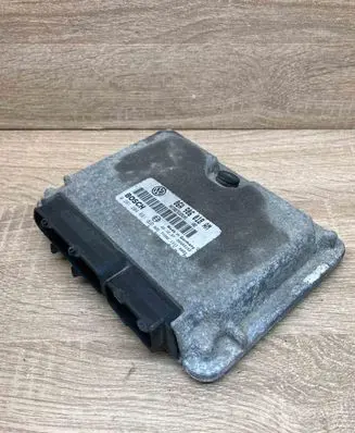 Skoda Octavia Mk1 (1U) Engine control unit/module ECU 06A906018AM 0261204681