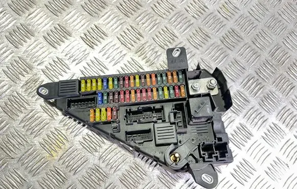 BMW 5 E60 E61 Fuse module 690661804