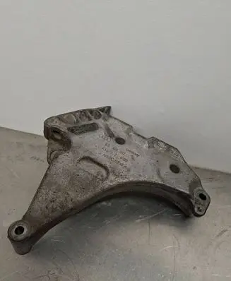Volkswagen Golf VI Engine mounting bracket 03L199207