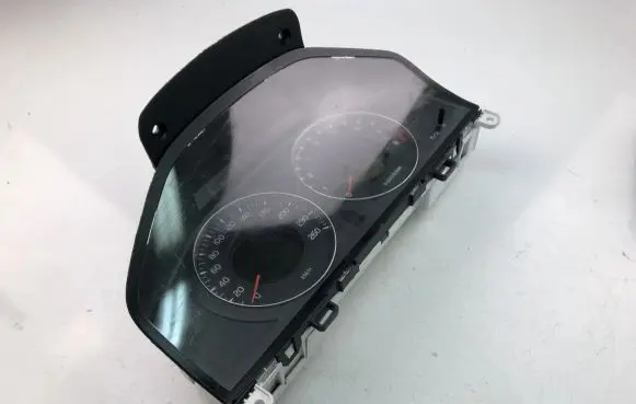 Volvo V70 Speedometer (instrument cluster) 30786622AB
