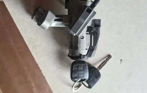 Toyota Corolla E120 E130 Ignition lock 8978302020