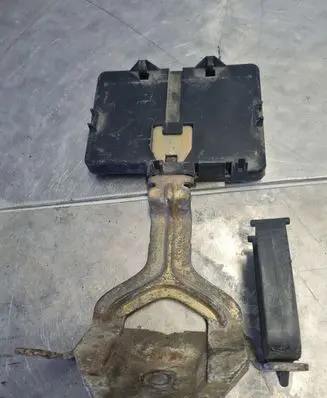 Volkswagen Transporter - Caravelle T4 Battery bracket 7D0015303
