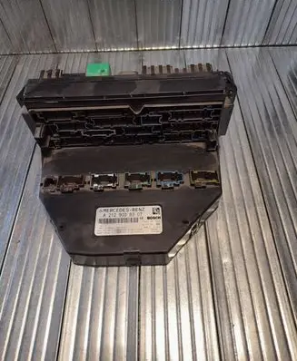 Mercedes-Benz E AMG W212 Fuse module A2129008307 2129008307