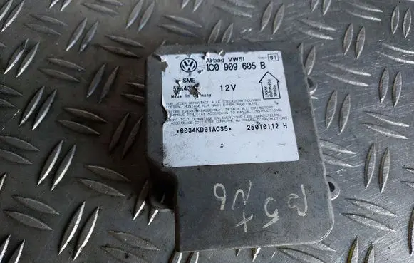 Volkswagen PASSAT B5.5 Airbag control unit/module 1C0909605B