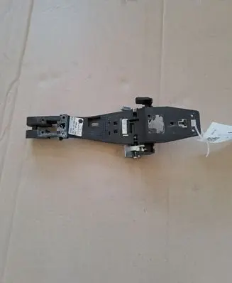 Land Rover Discovery 3 - LR3 Front door exterior handle/bracket 