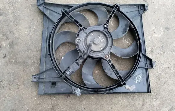 KIA Cerato Radiator cooling fan shroud