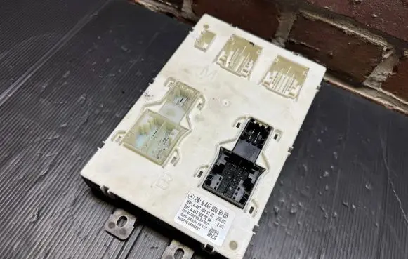 Mercedes-Benz Vito Viano W447 Central body control module A4479009808 A4479015103 A4479020204