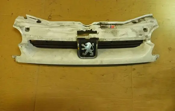 Peugeot Partner Front grill 9618254777
