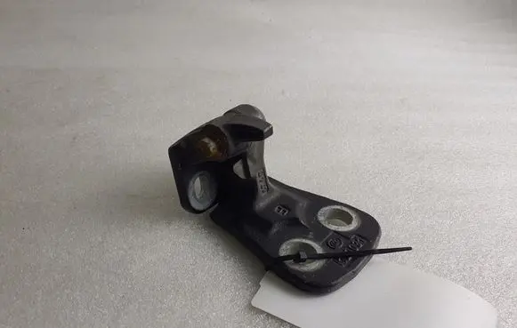 Land Rover Discovery 4 - LR4 Front door lower hinge 120031