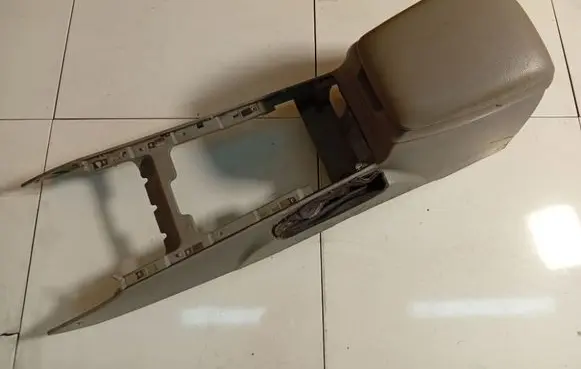 KIA Sorento Armrest 846103E000
