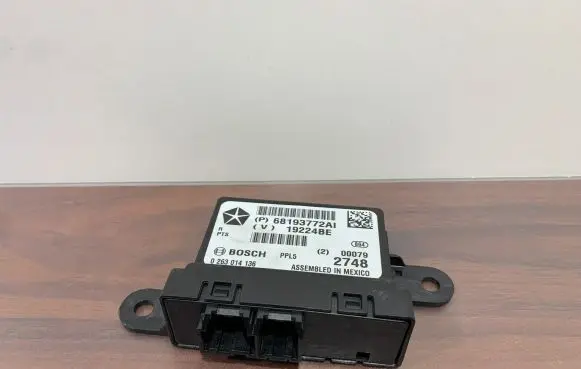 Chrysler Pacifica Parking PDC control unit/module 68193772AI 19224BE
