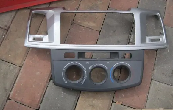 Toyota Hilux (AN10, AN20, AN30) Dashboard center trim panel 