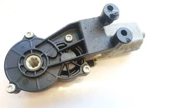 Mercedes-Benz E W211 Seat adjustment motor 0390203213 82064808-4