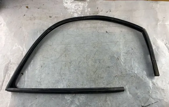 Volkswagen Polo III 6N 6N2 6NF Rubber seal front coupe door window 6N4837432