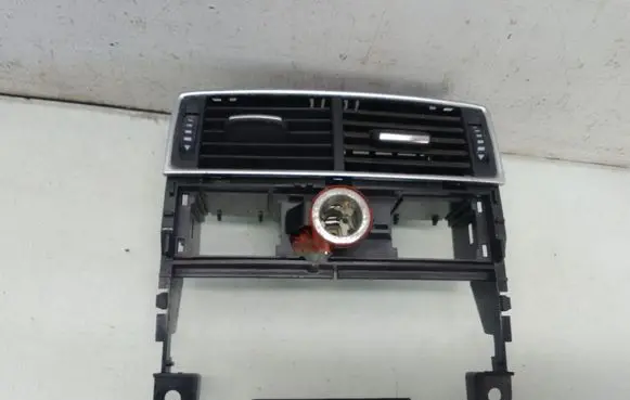 Audi A8 S8 D3 4E Rear air vent grill 4E0819203A