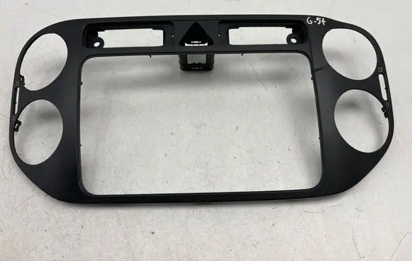 Volkswagen Golf Plus Radio/GPS head unit trim 5M0858071J