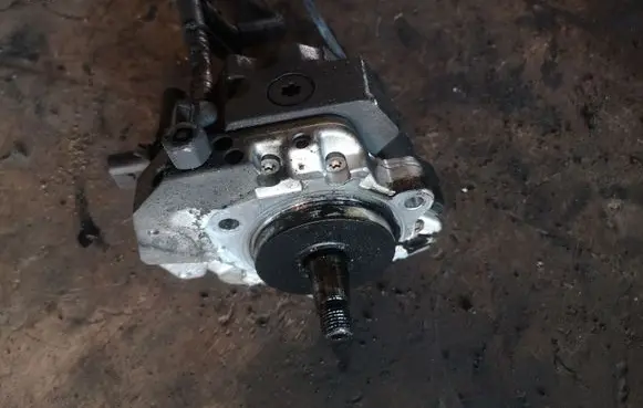 BMW X3 E83 Fuel injection high pressure pump 0445010045