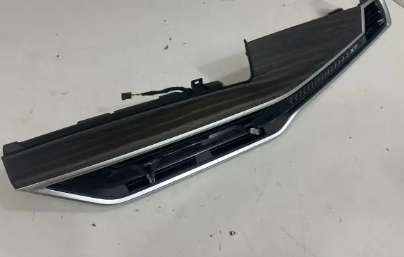 BMW X7 G07 Dashboard glove box trim 9634817