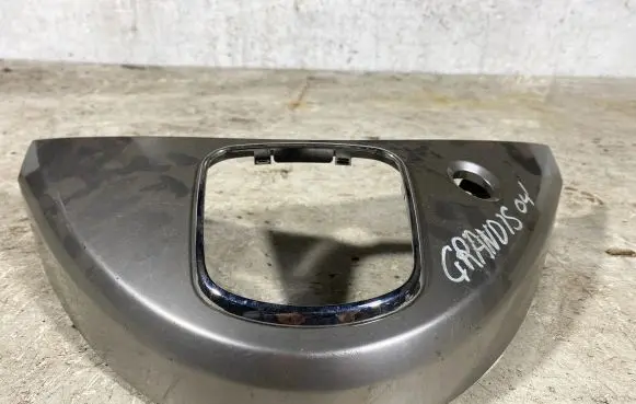 Mitsubishi Grandis Gear shifter surround trim plastic Mn166424