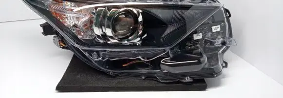 Toyota Auris E180 Headlight/headlamp 81130-02K30