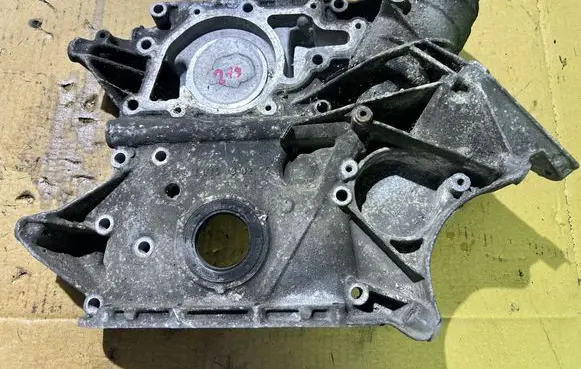 Mercedes-Benz Vito Viano W638 Timing chain cover R6110150902
