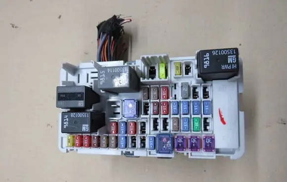 Opel Insignia B Fuse box set 33172518 19361807
