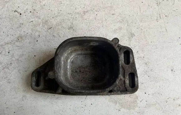 Skoda Superb B5 (3U) Engine mounting bracket 8D0199335Q