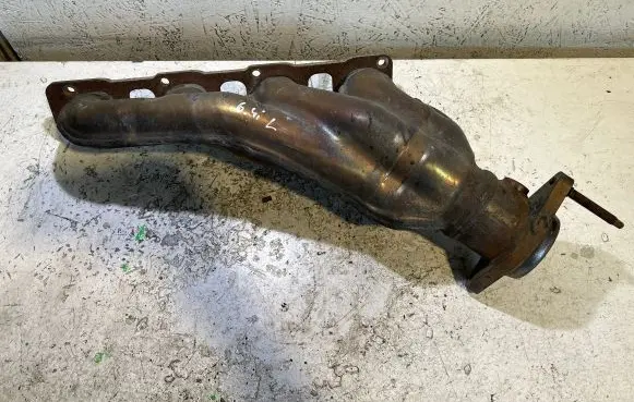 Dodge Challenger Exhaust manifold