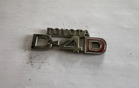 Toyota Avensis Verso Manufacturer badge logo/emblem 