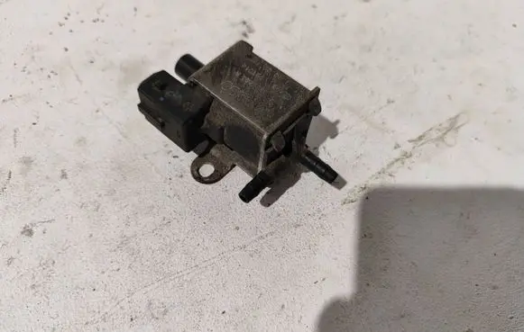 Audi A6 S6 C5 4B Turbo solenoid valve 026906283H