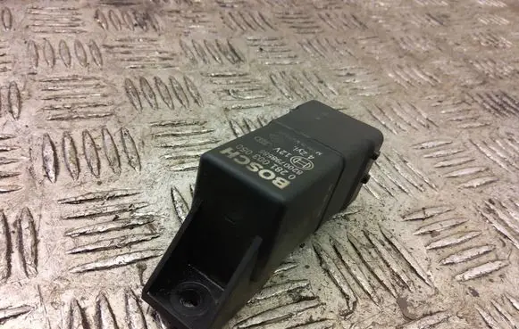 Renault Trafic III (X82) Glow plug pre-heat relay 0281003050