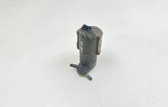 Ford Focus Windscreen/windshield washer pump 93BB17K624BA