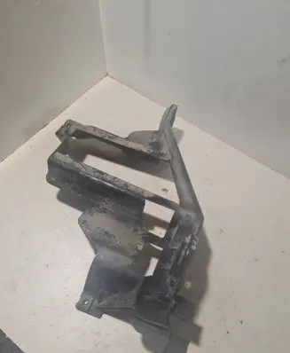 Headlight/headlamp mounting bracket
