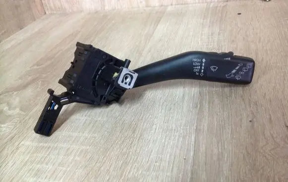Volkswagen Golf V Wiper control stalk 1K0953519H