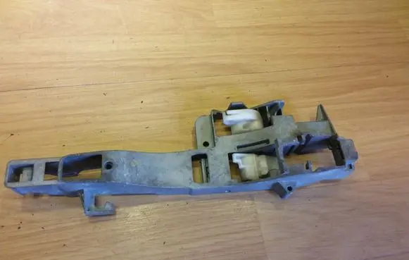 Rear door exterior handle/bracket