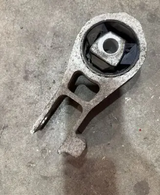 Engine mount bracket