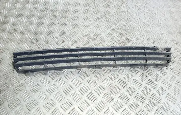 Toyota Avensis T250 Front bumper lower grill 5311205051