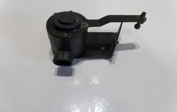 Cadillac Escalade Front air suspension height level sensor 15098629