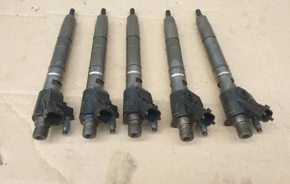 Volvo XC60 Fuel injector 31272690