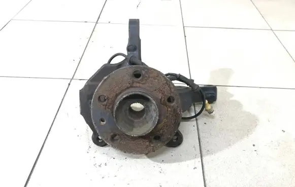 Opel Vivaro Front wheel hub spindle knuckle