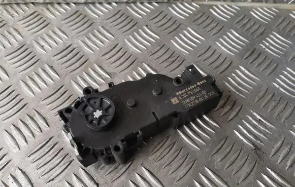 Mercedes-Benz E W212 Tailgate boot lock/latch motor A2047500060